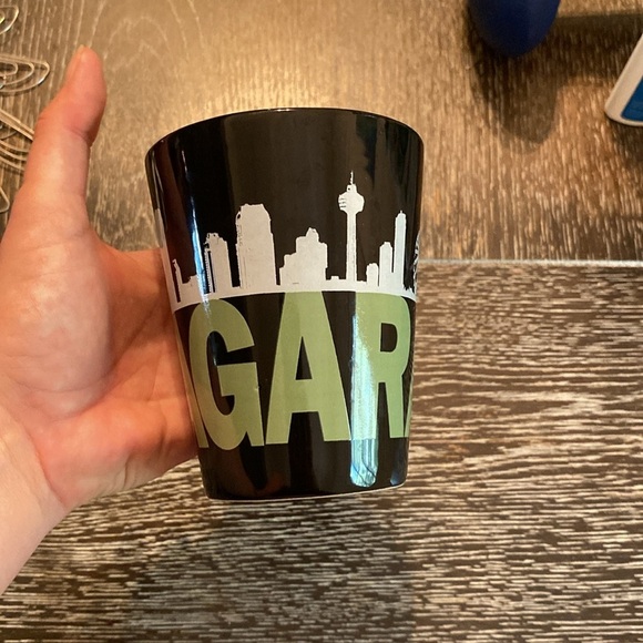 Niagara Falls-Black and Green Coffee Mug, with a convent spoon in the handle. - Picture 4 of 7